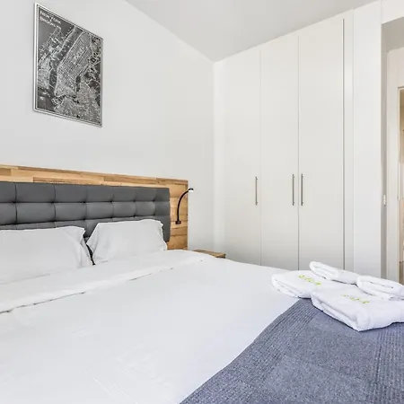 Vivi Homes - Pool, Golf & Terrace