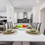 Vivi Homes - Pool, Golf & Terrace Apartment *