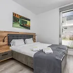 Vivi Homes - Pool, Golf & Terrace Apartment *