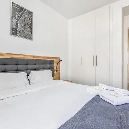 Vivi Homes - Pool, Golf & Terrace Apartment Estepona