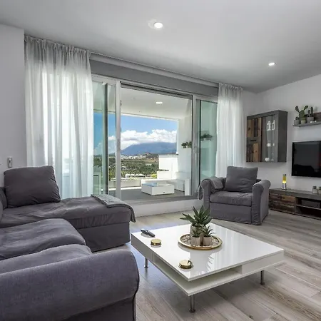 Vivi Homes - Pool, Golf & Terrace Apartment
