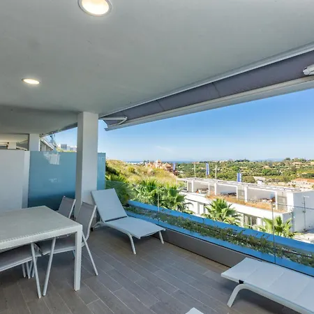 Vivi Homes - Pool, Golf & Terrace Apartment