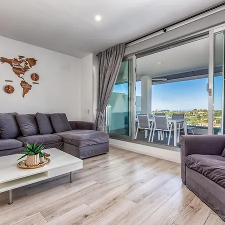 Vivi Homes - Pool, Golf & Terrace Apartment Estepona