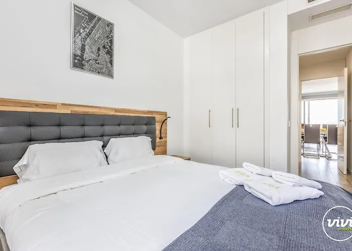 Vivi Homes - Pool, Golf & Terrace Apartment Estepona