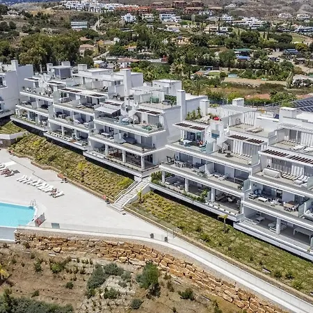 Vivi Homes - Pool, Golf & Terrace Apartment